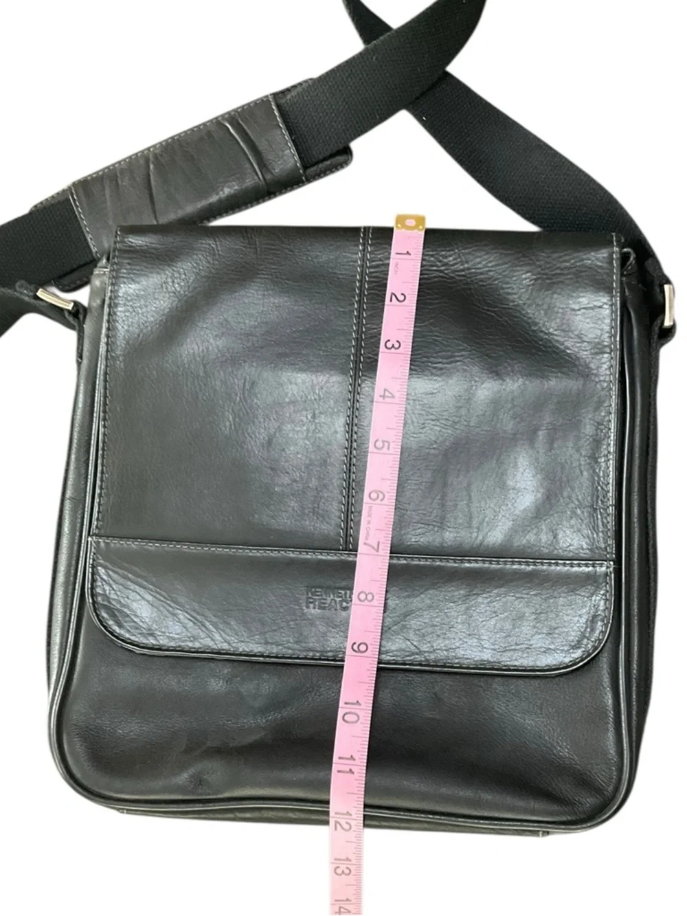 Kenneth Cole Reaction Leather Tablet Shoulder Messenger Bag Colombian EUC